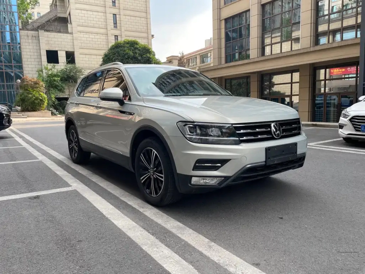 VOLKSWAGEN TIGUAN L