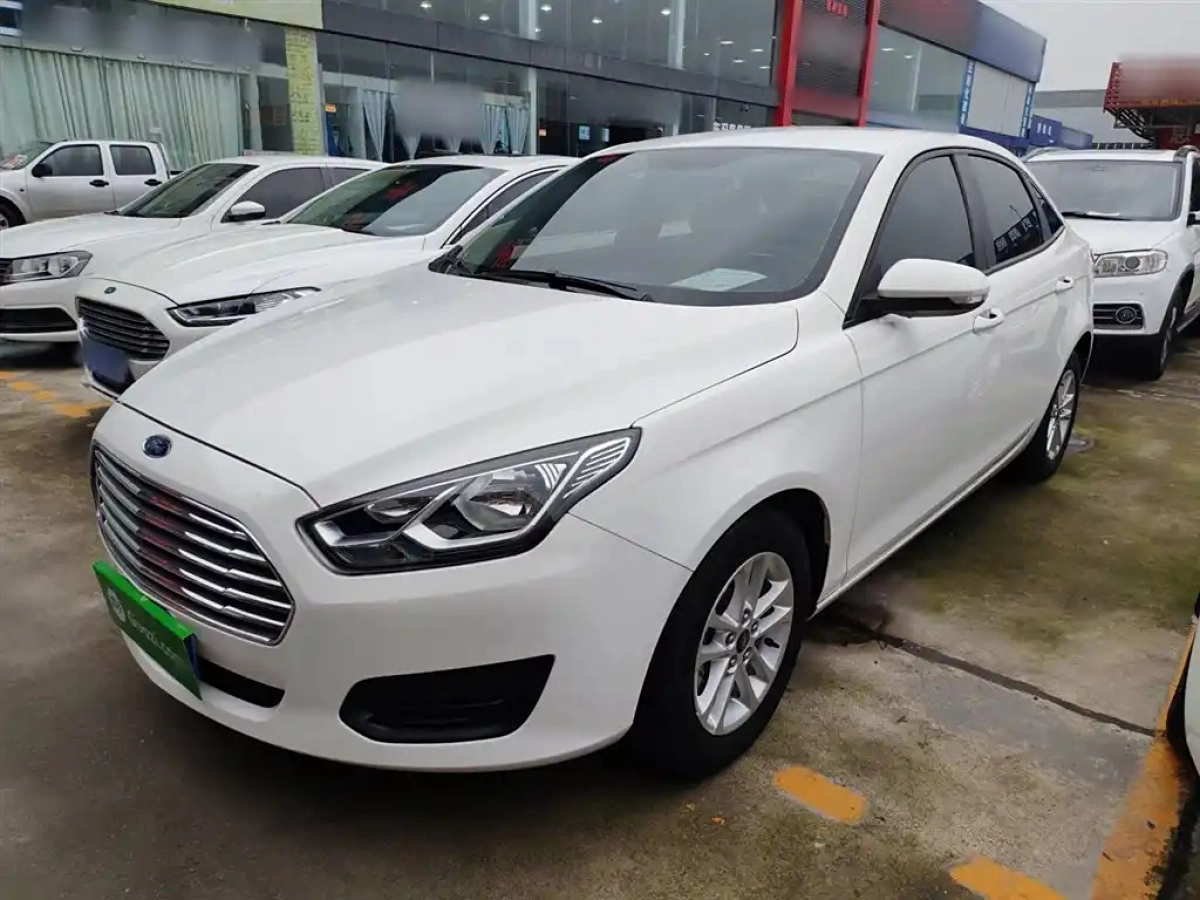 FORD ESCORT  2019
