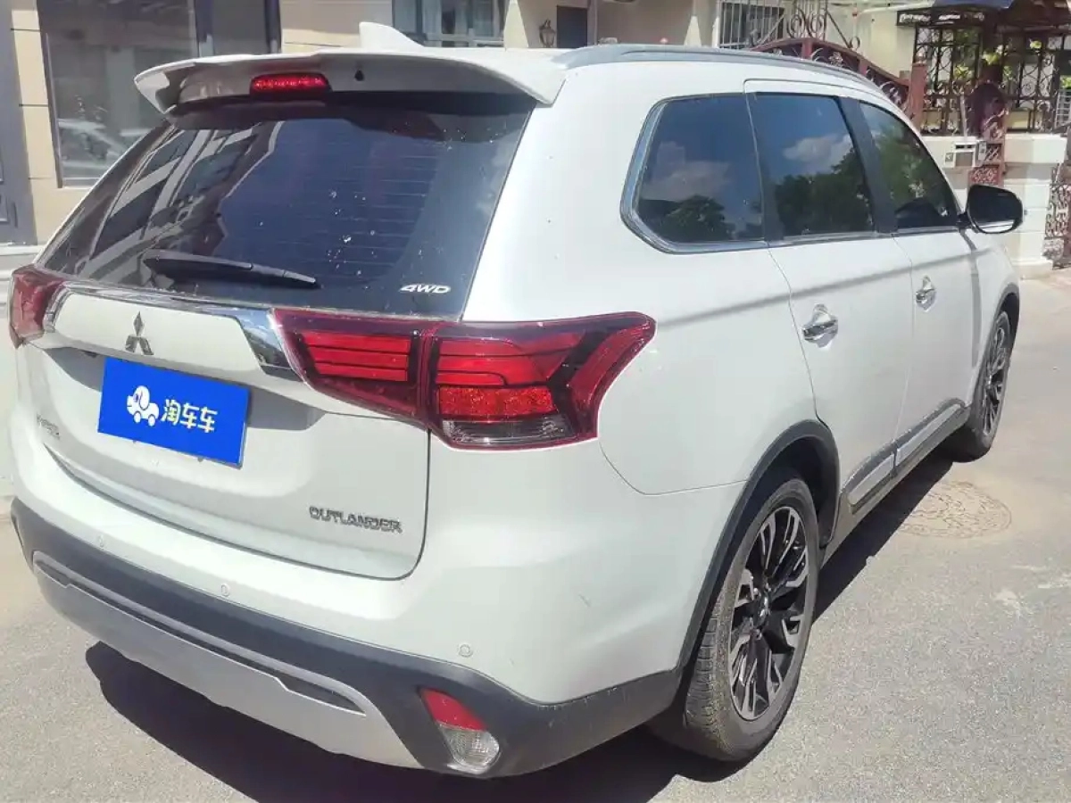 MITSUBISHI OUTLANDER