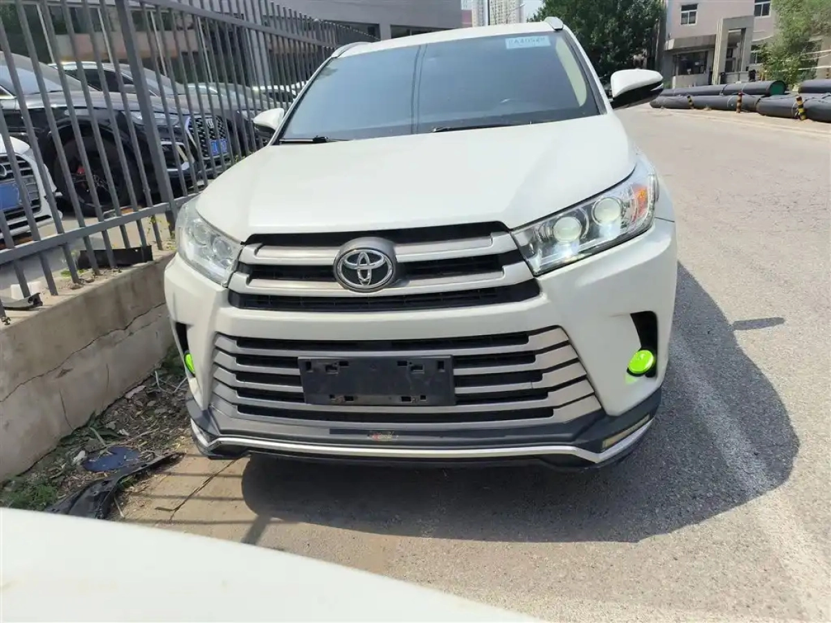 TOYOTA HIGHLANDER