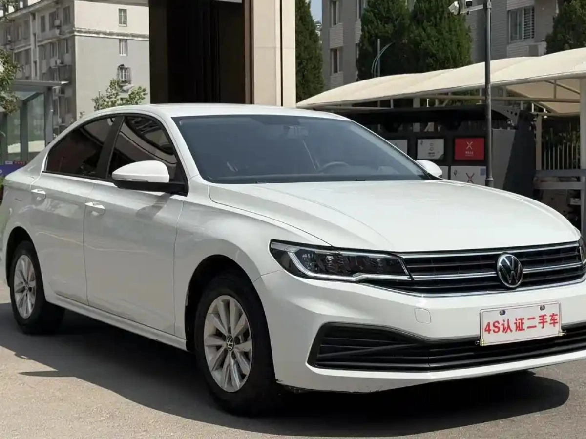 VOLKSWAGEN BORA