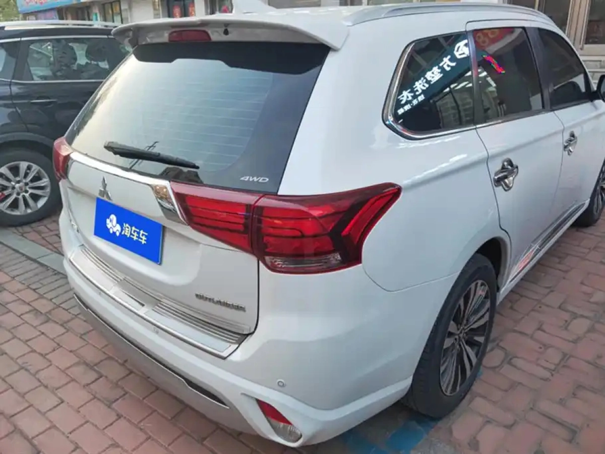 MITSUBISHI OUTLANDER