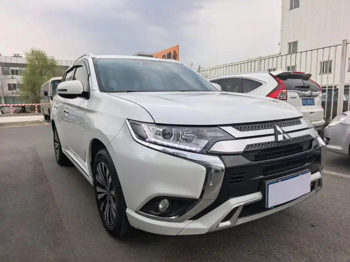 MITSUBISHI OUTLANDER