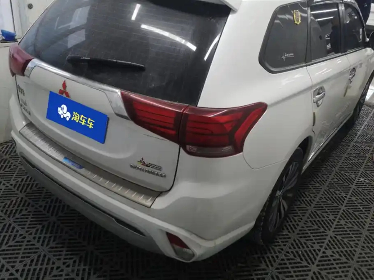 MITSUBISHI OUTLANDER