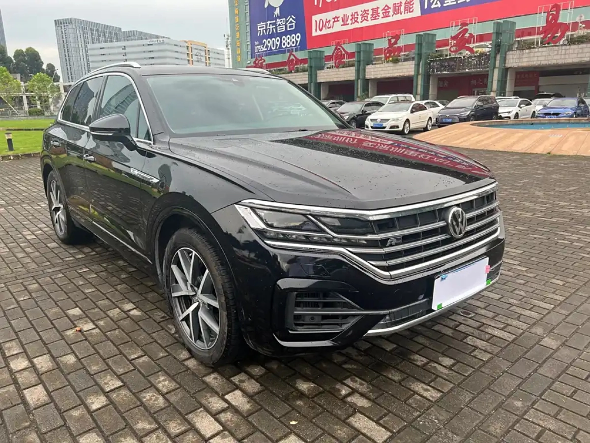 VOLKSWAGEN TOUAREG