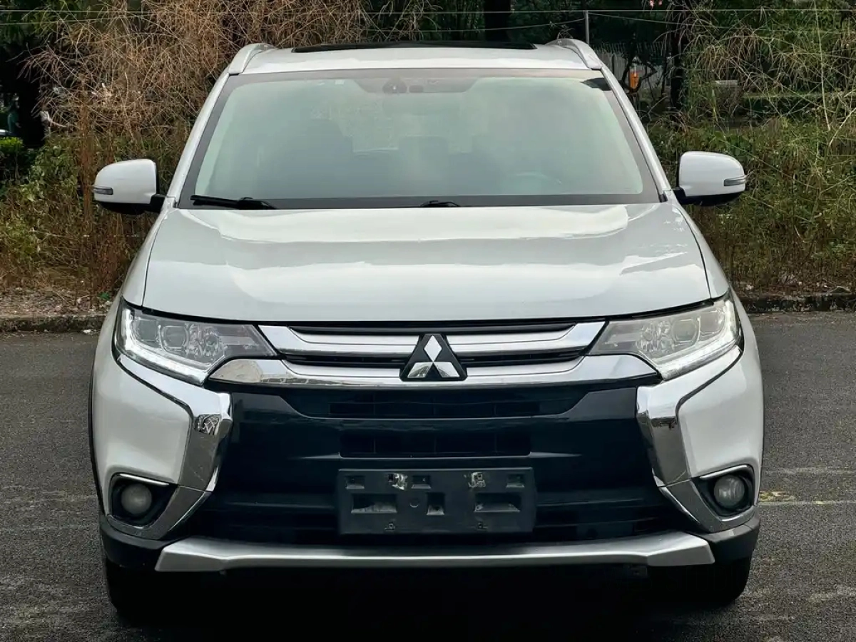 MITSUBISHI OUTLANDER