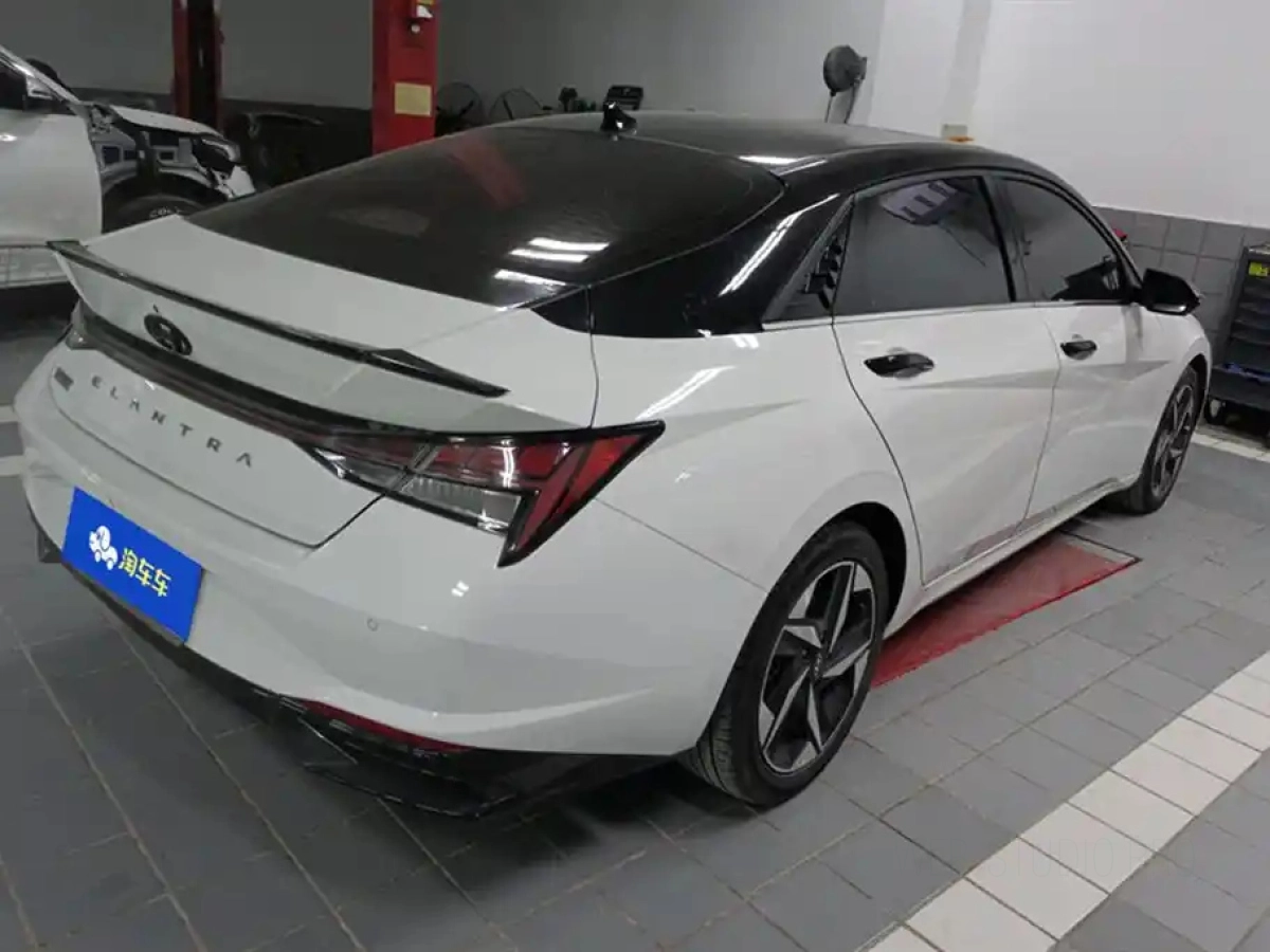 HYUNDAI ELANTRA