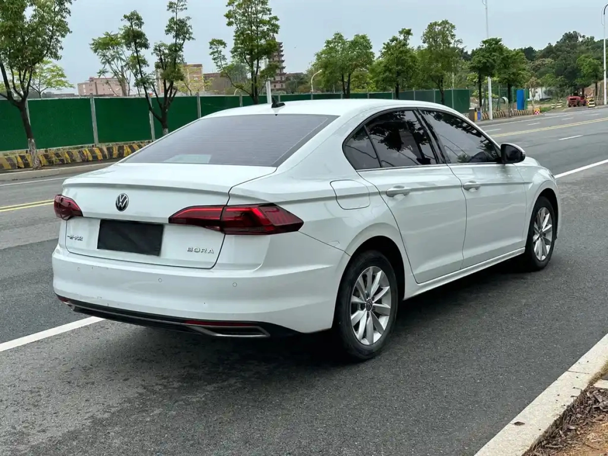 VOLKSWAGEN BORA