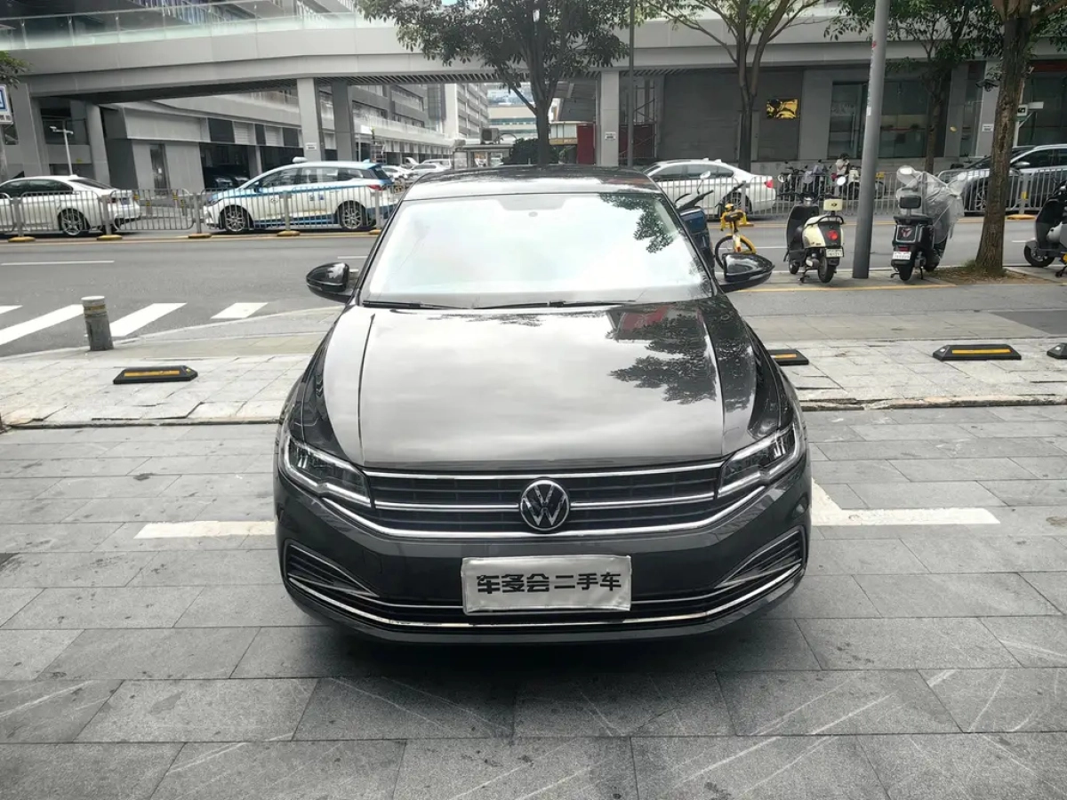 VOLKSWAGEN BORA