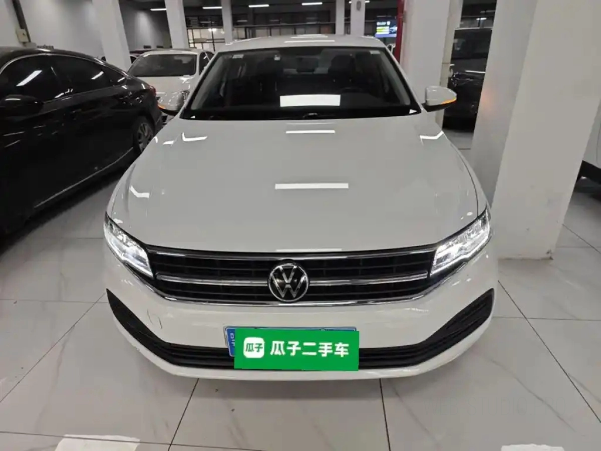 VOLKSWAGEN BORA