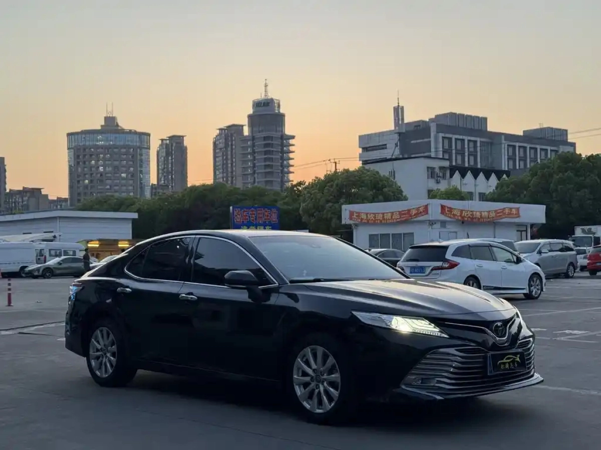 TOYOTA CAMRY