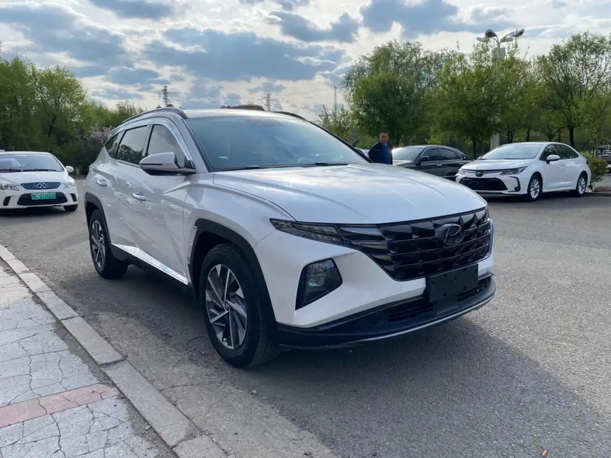 HYUNDAI TUCSON