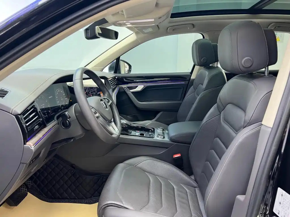 VOLKSWAGEN TOUAREG