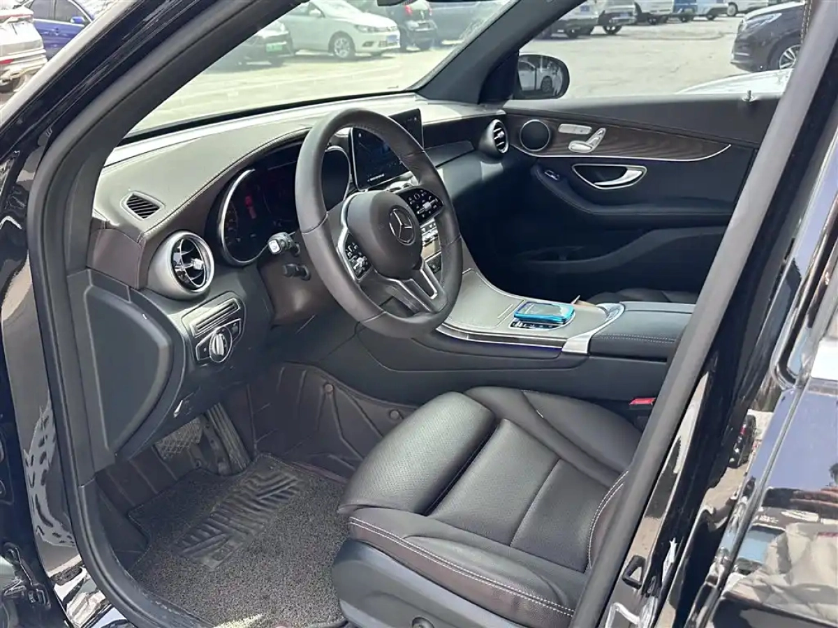 MERCEDES BENZ GLC