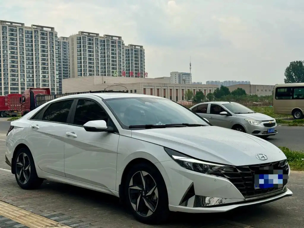 HYUNDAI ELANTRA