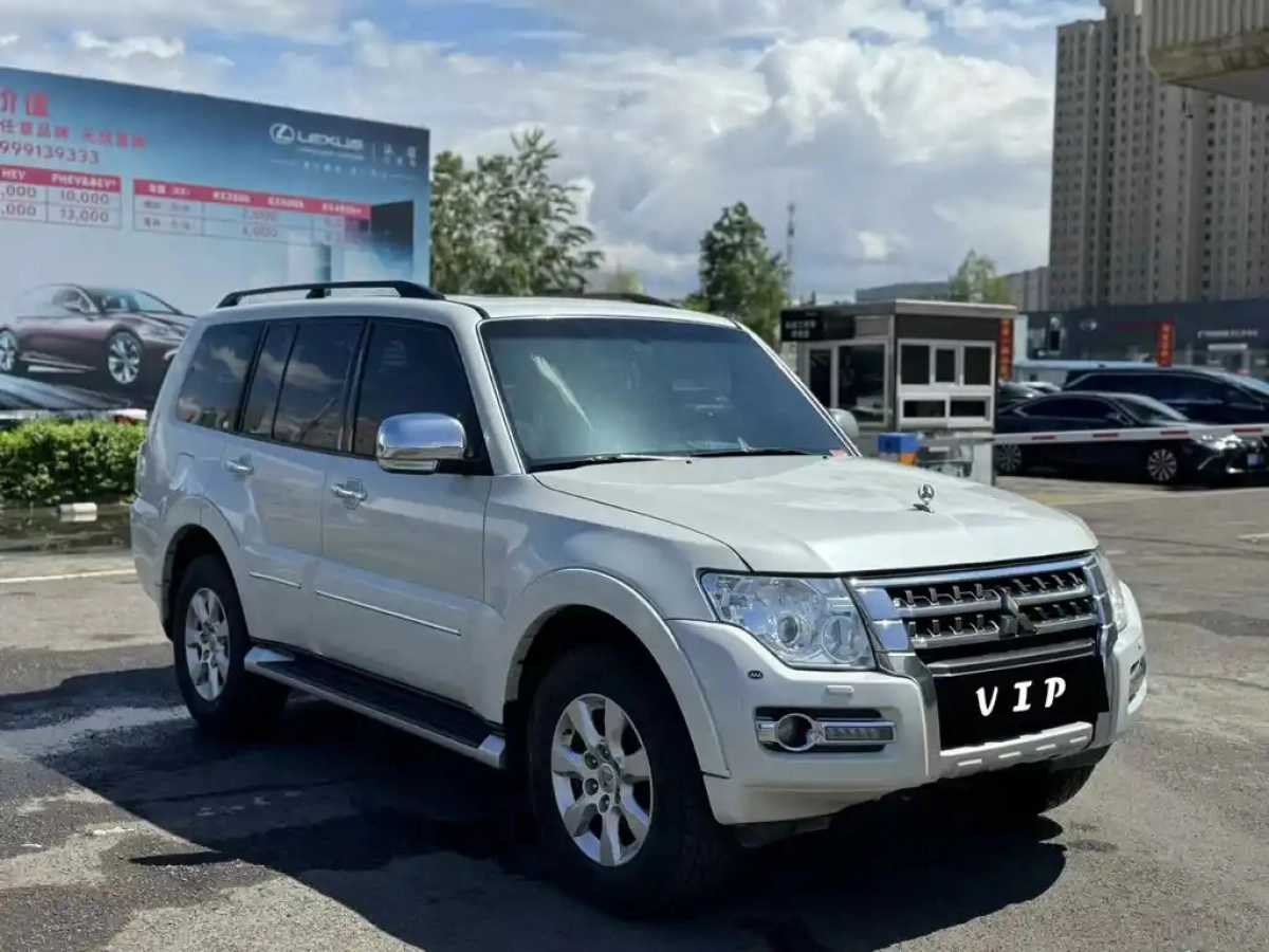 MITSUBISHI PAJERO IMPORT