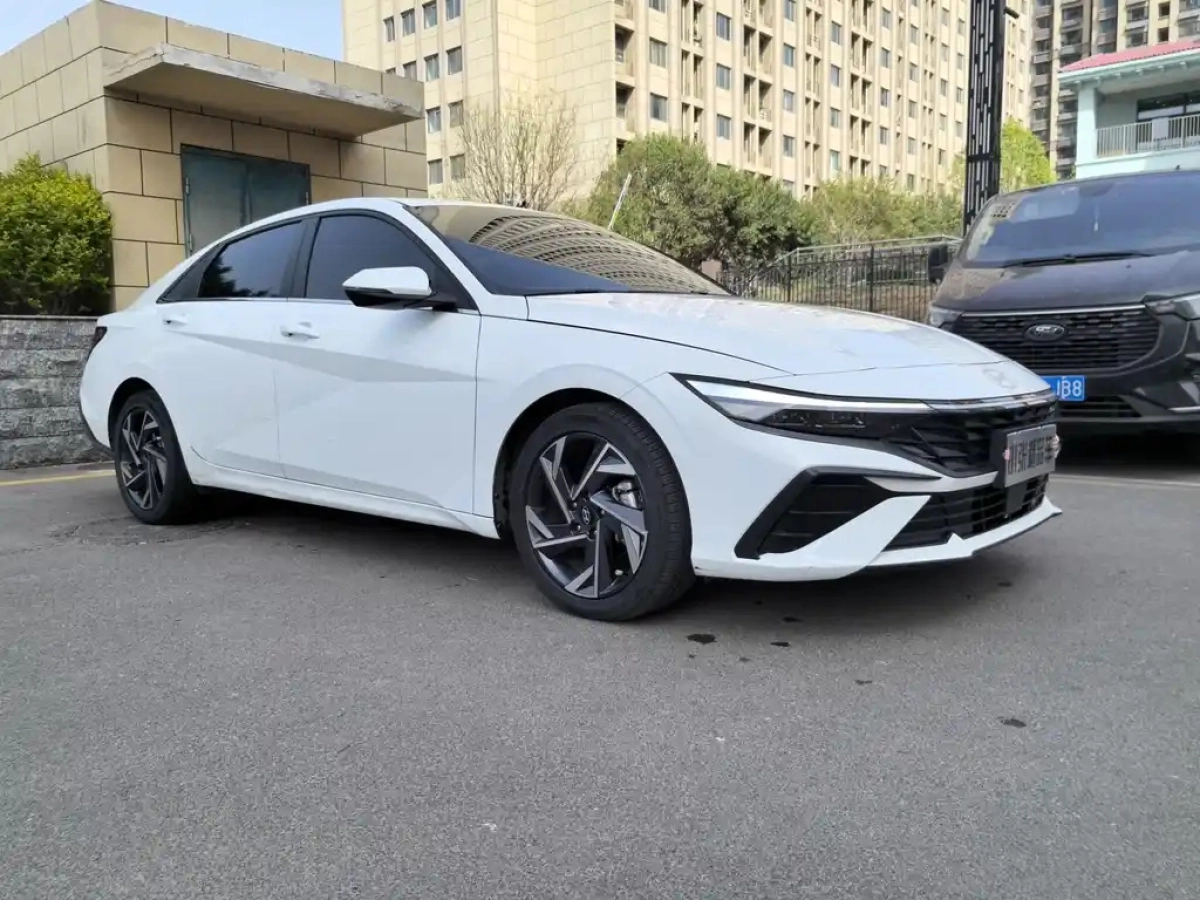 HYUNDAI ELANTRA