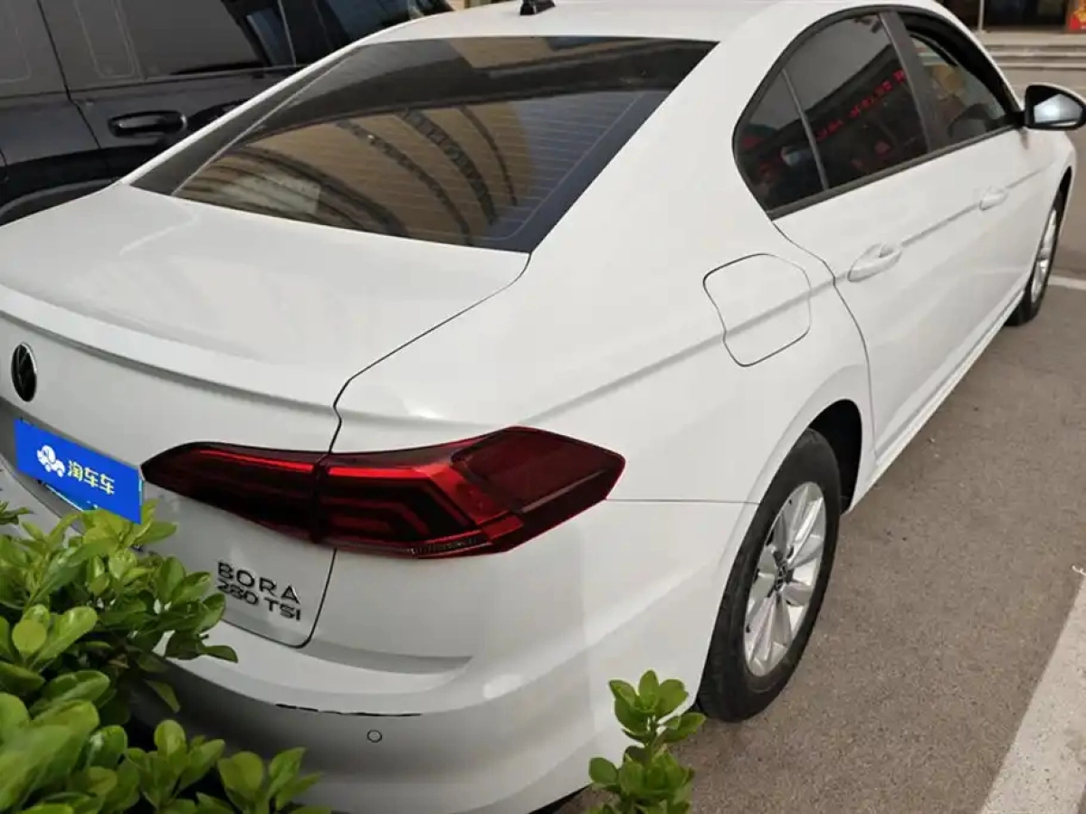VOLKSWAGEN BORA