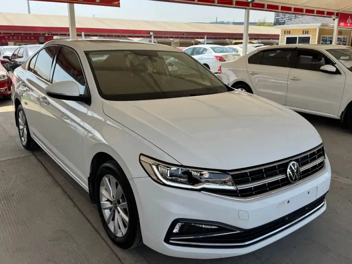 VOLKSWAGEN BORA