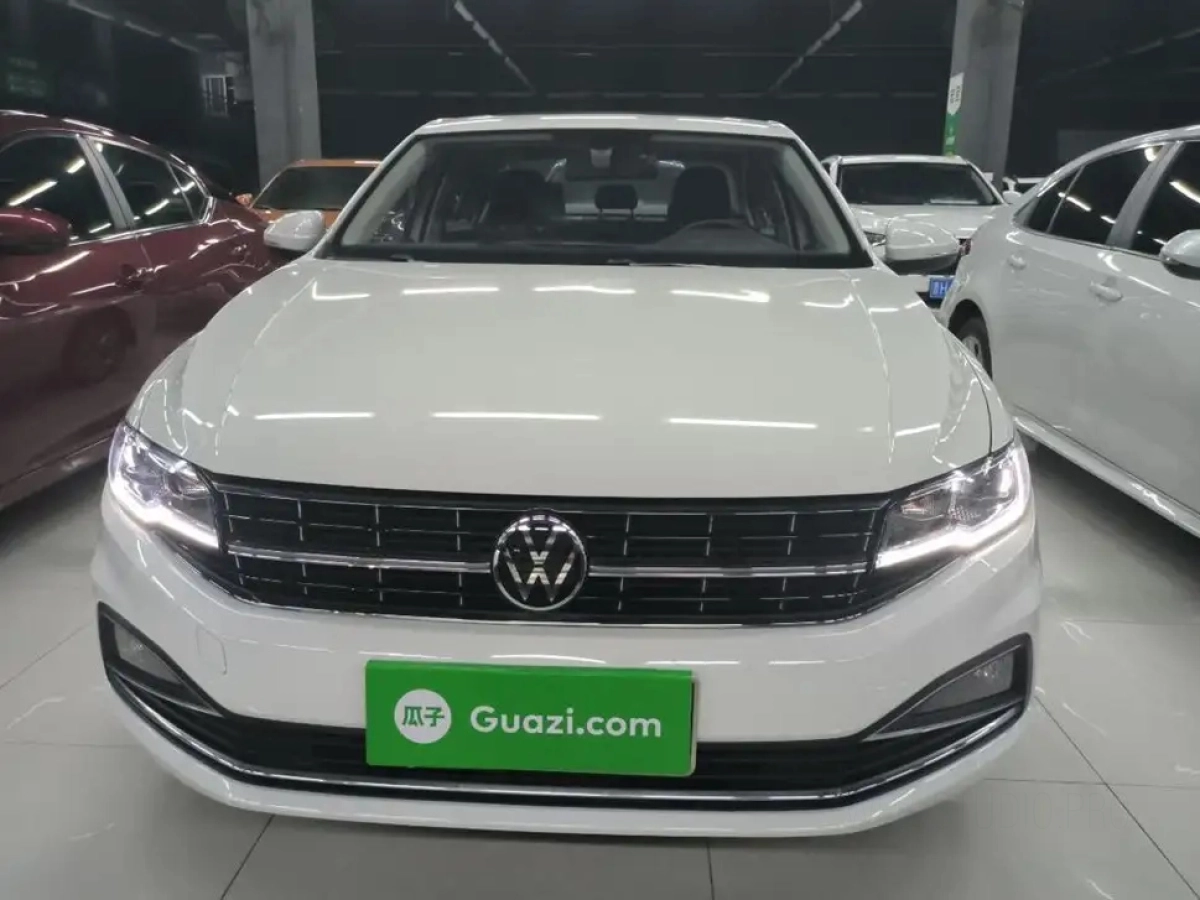 VOLKSWAGEN BORA