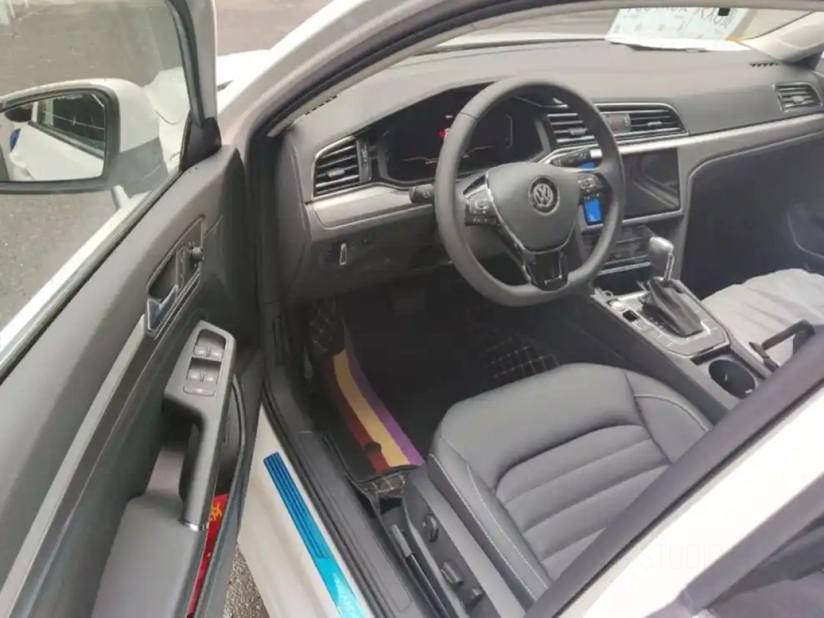 VOLKSWAGEN LAMANDO