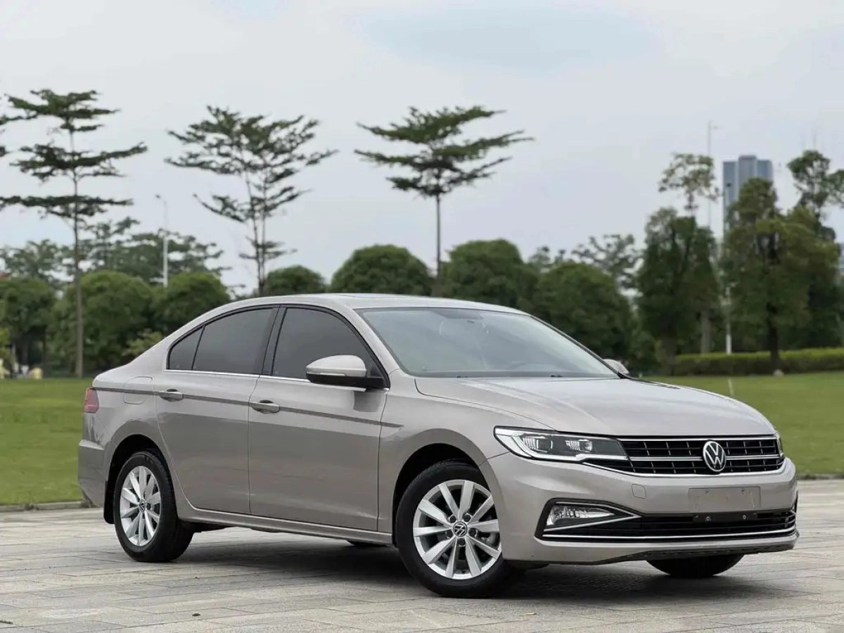 VOLKSWAGEN BORA