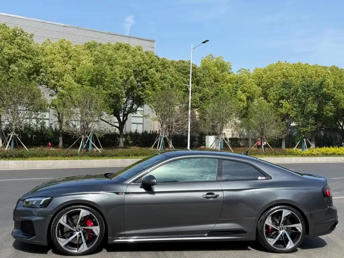 AUDI RS 5