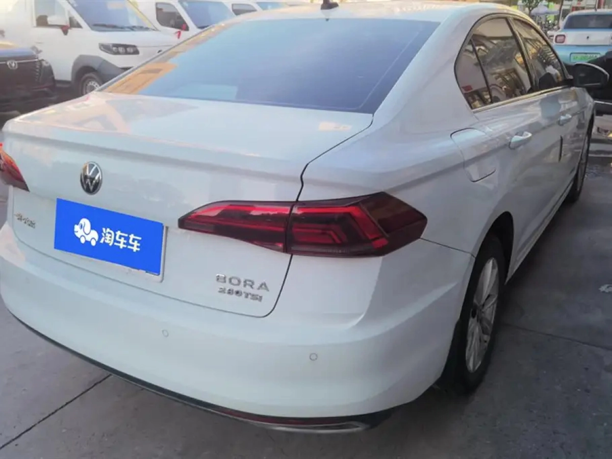 VOLKSWAGEN BORA