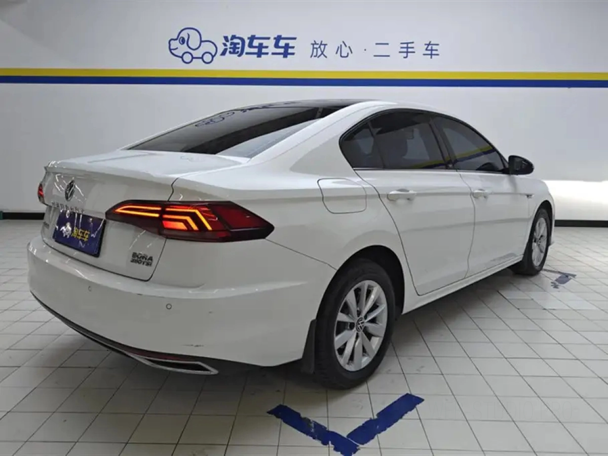 VOLKSWAGEN BORA