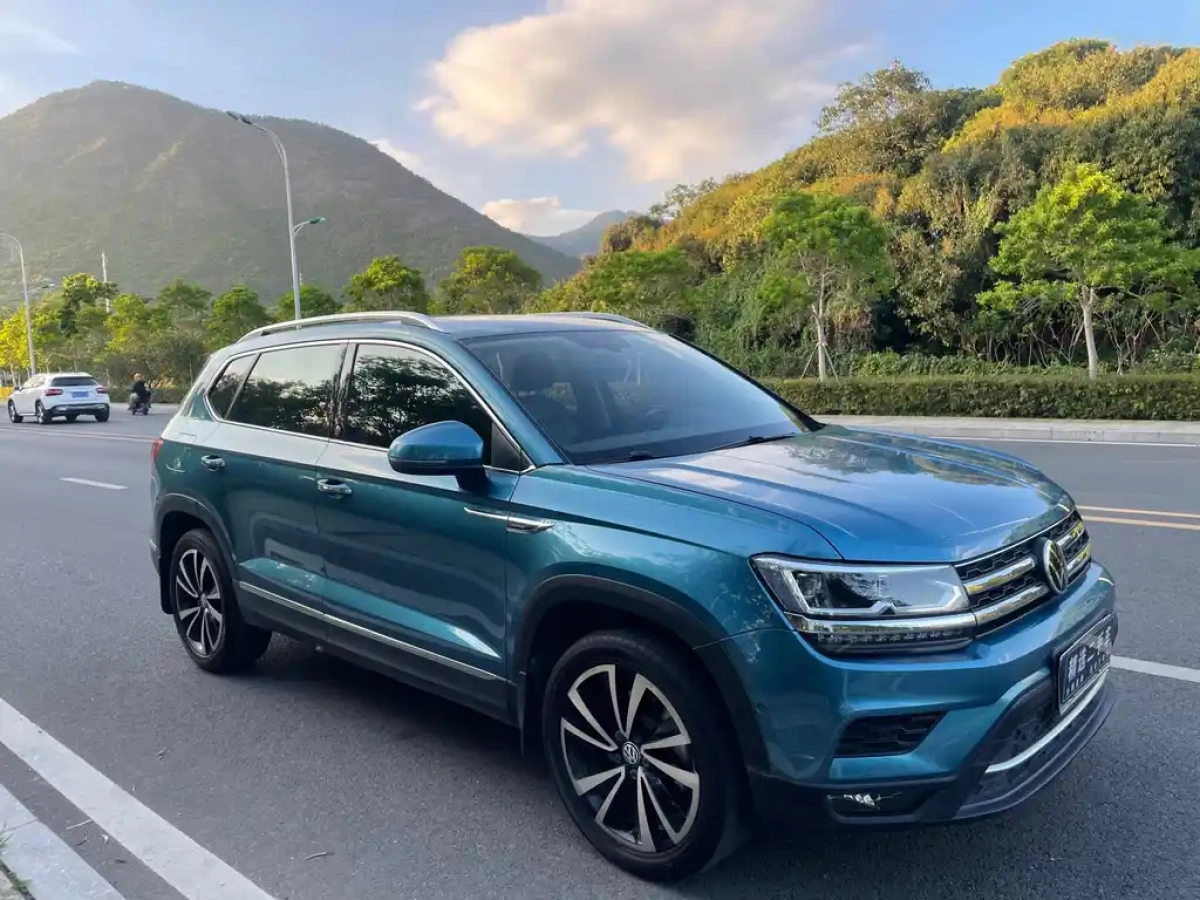 VOLKSWAGEN THARU