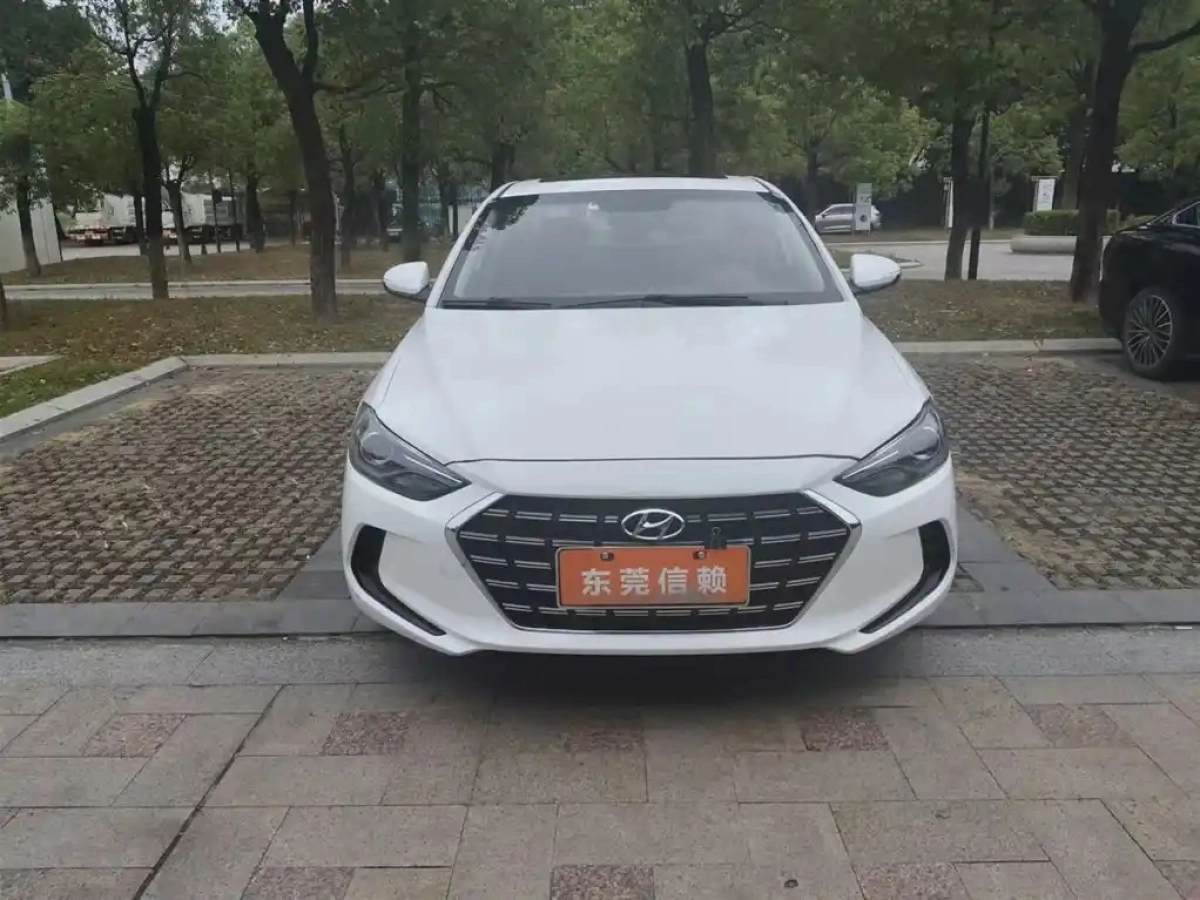 HYUNDAI ELANTRA
