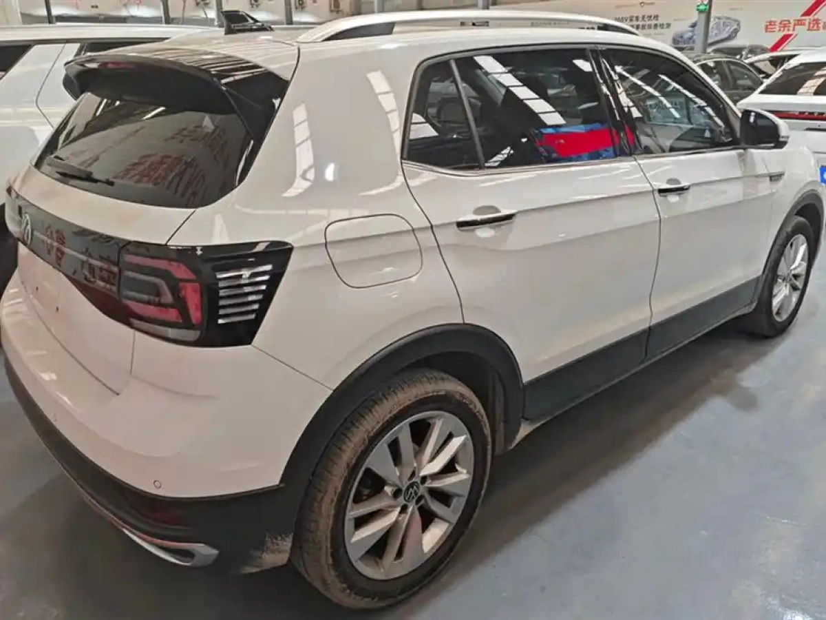 VOLKSWAGEN T-CROSS