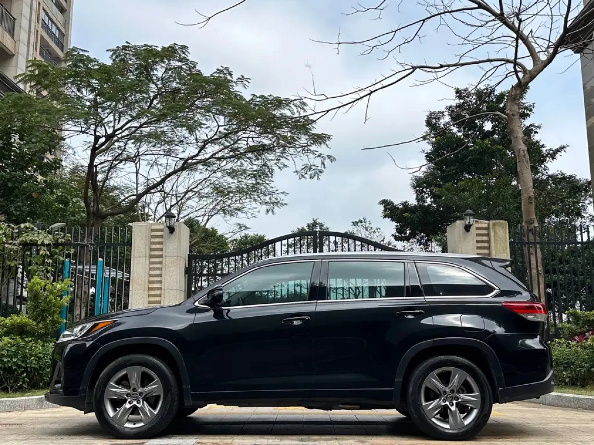 TOYOTA HIGHLANDER