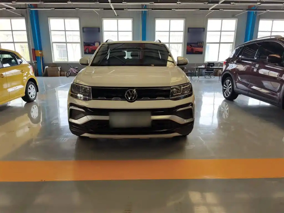 VOLKSWAGEN T-CROSS