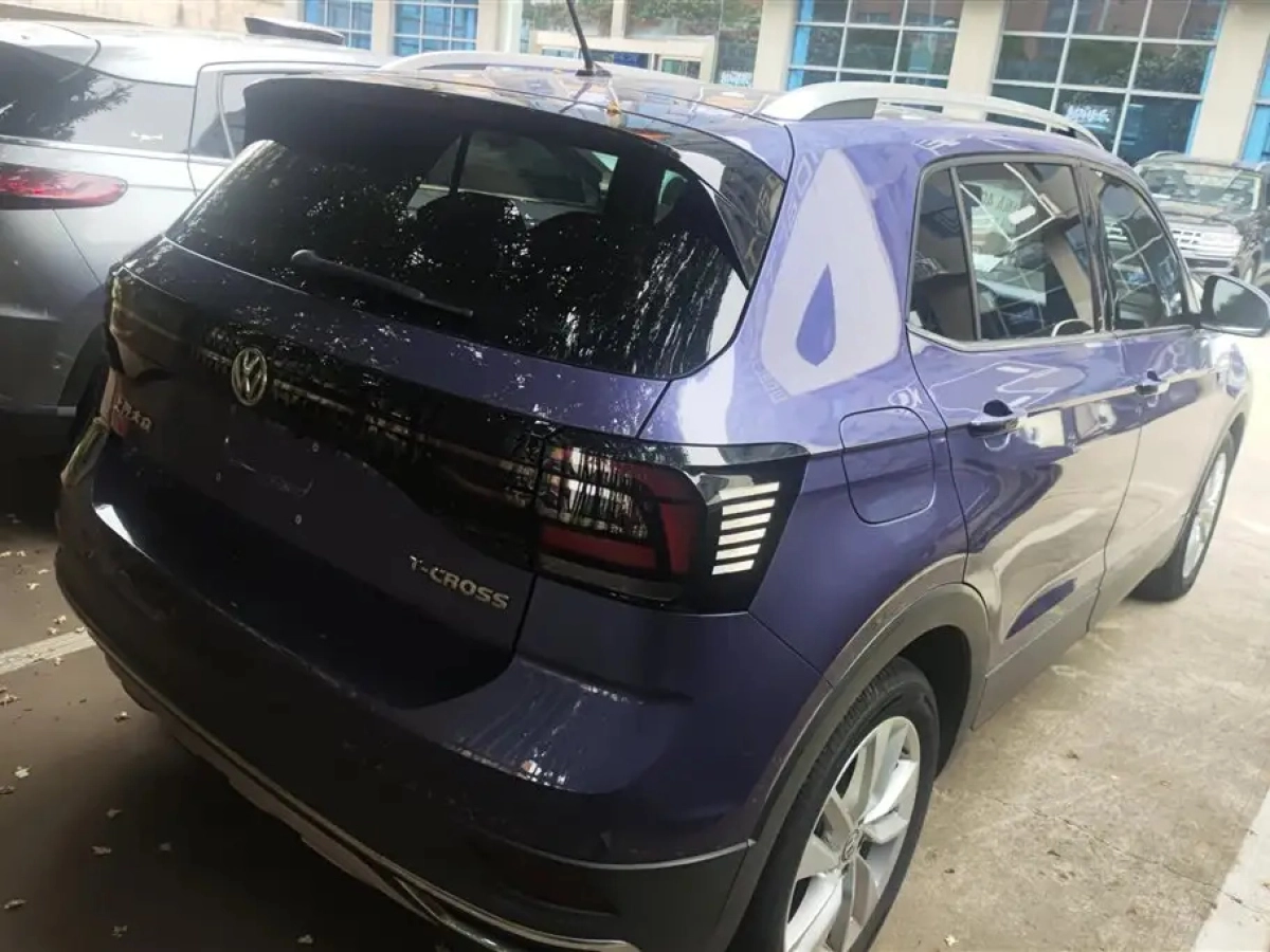 VOLKSWAGEN T-CROSS