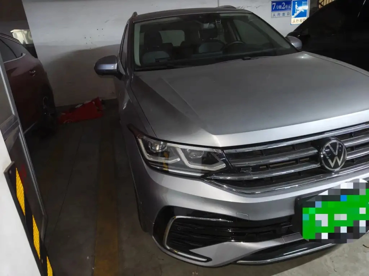 VOLKSWAGEN TIGUAN L