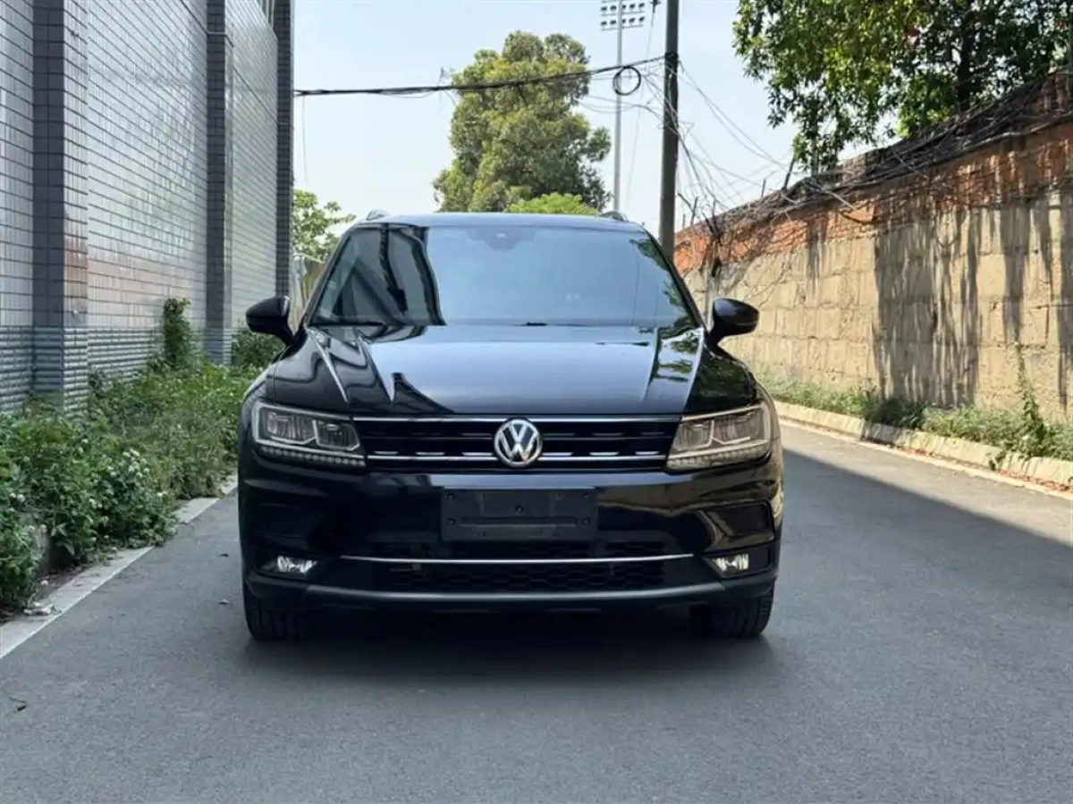 VOLKSWAGEN TIGUAN