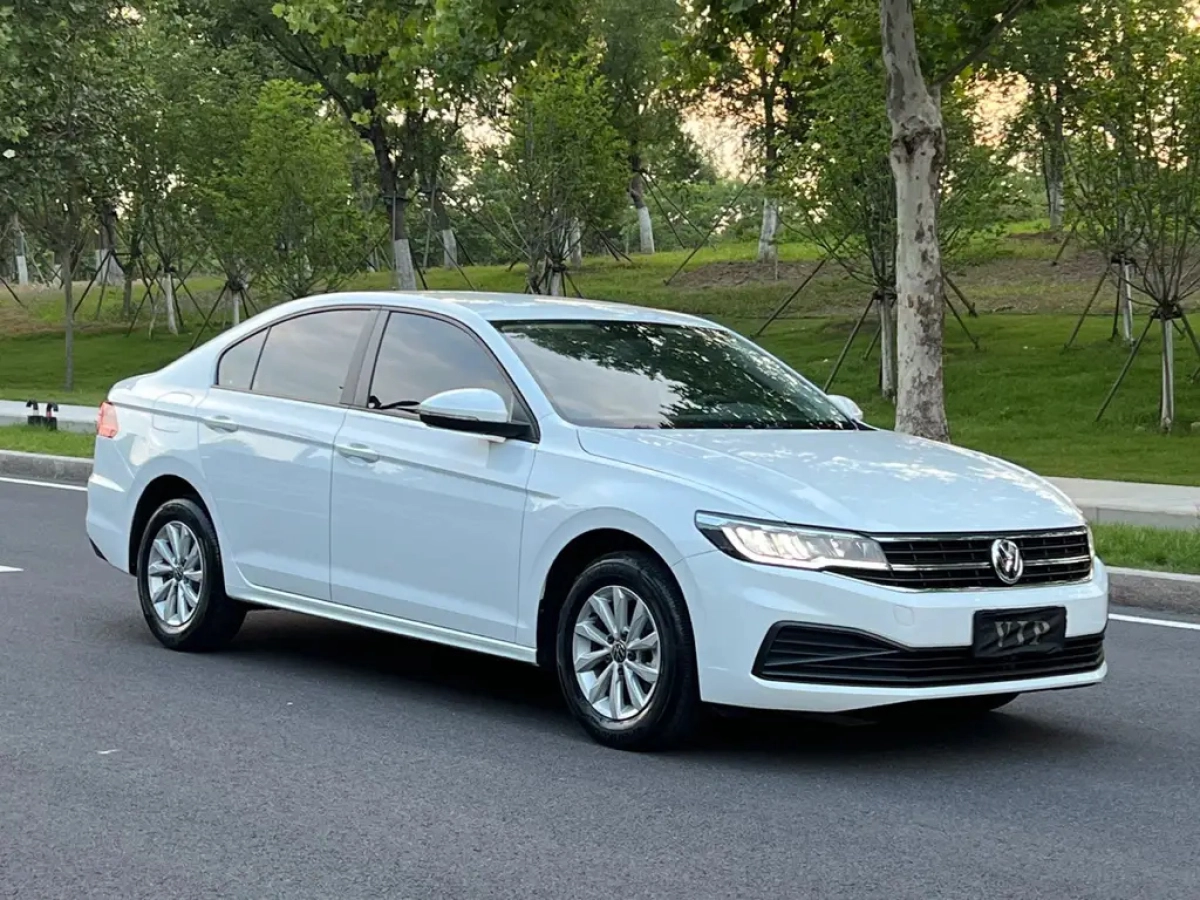 VOLKSWAGEN BORA