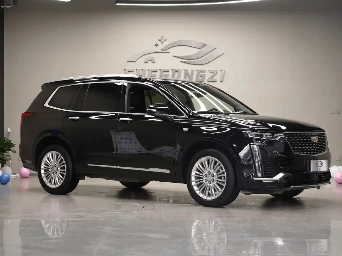 CADILLAC XT6