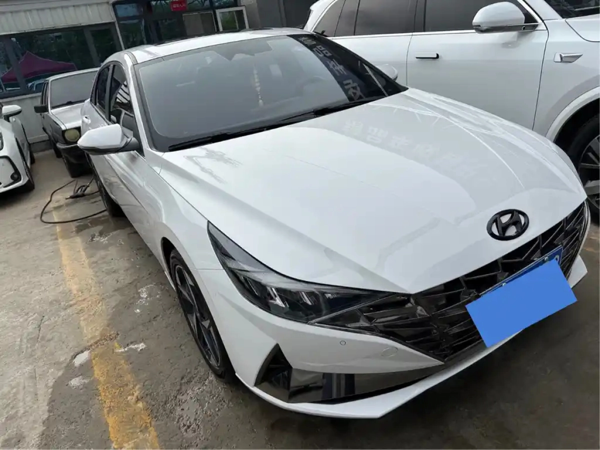 HYUNDAI ELANTRA