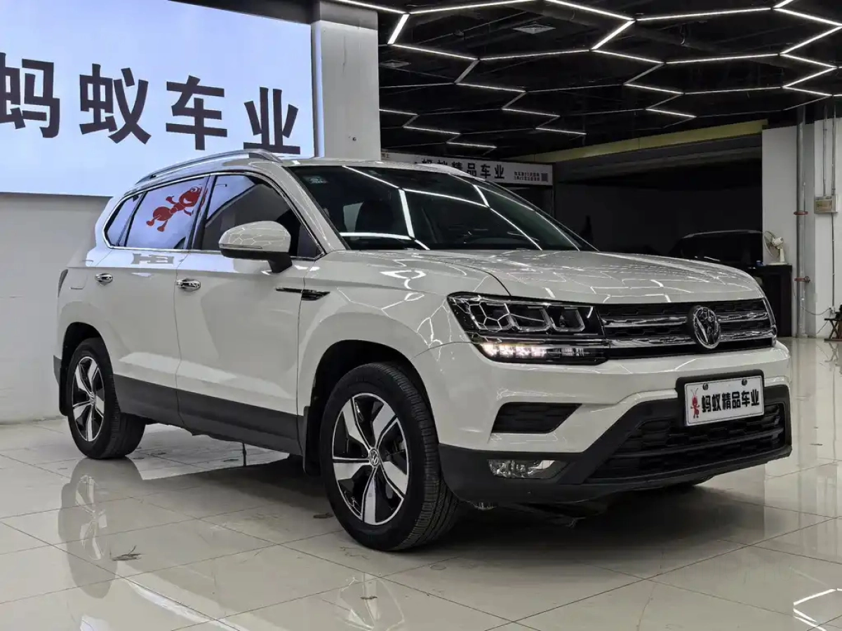 VOLKSWAGEN THARU