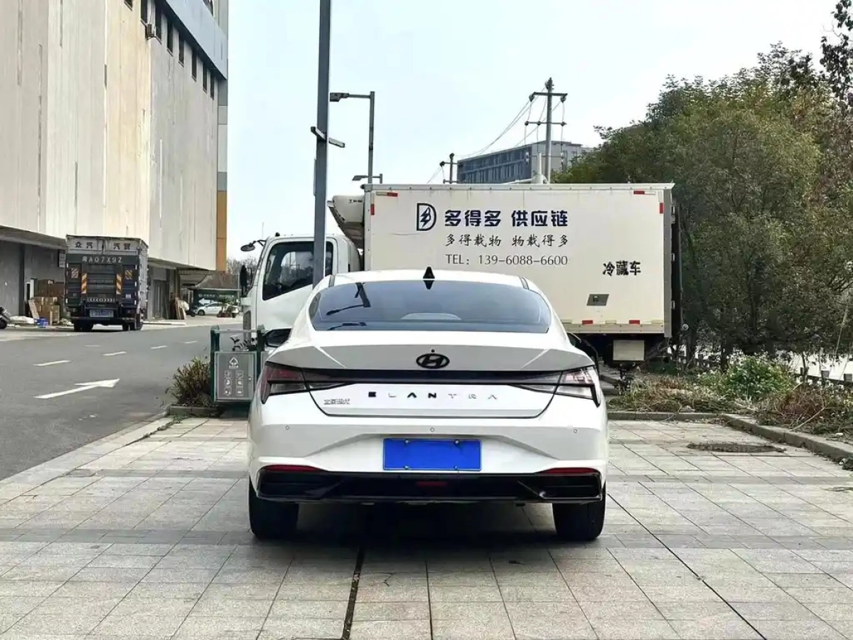 HYUNDAI ELANTRA