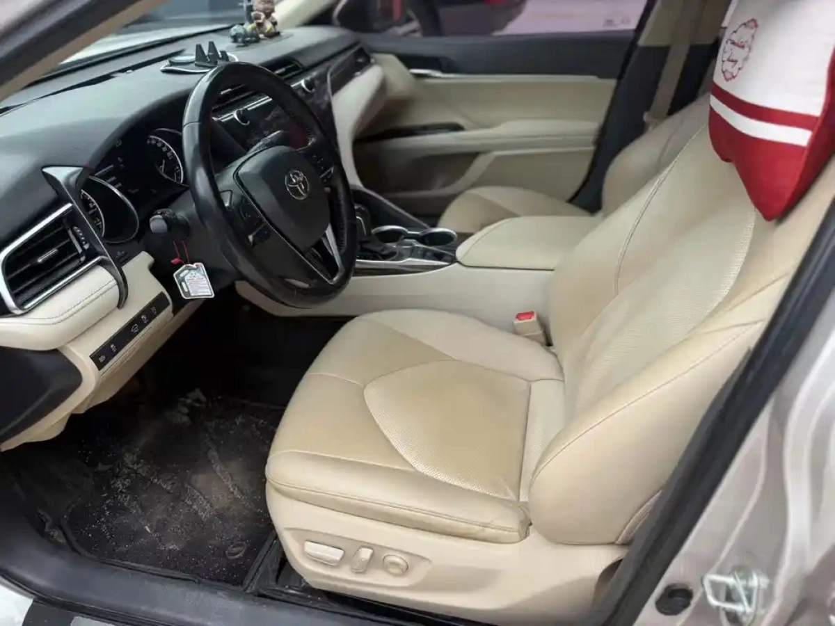 TOYOTA CAMRY