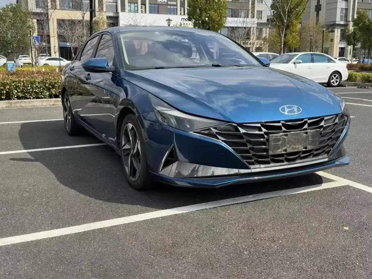 HYUNDAI ELANTRA
