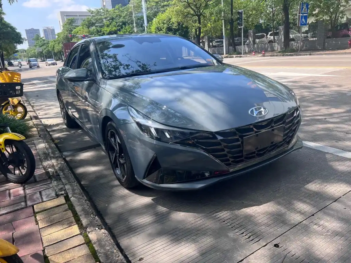 HYUNDAI ELANTRA