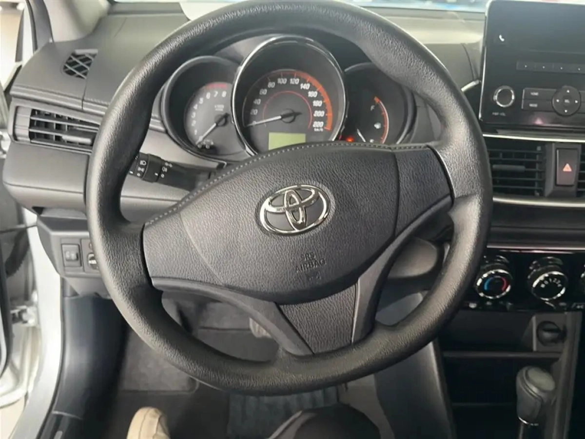 TOYOTA YARIS L DAZZLING