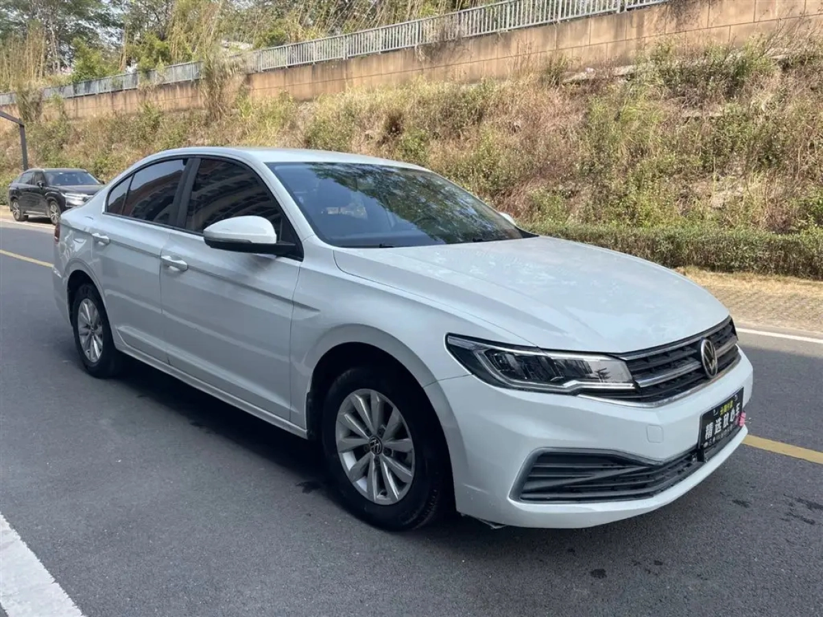 VOLKSWAGEN BORA