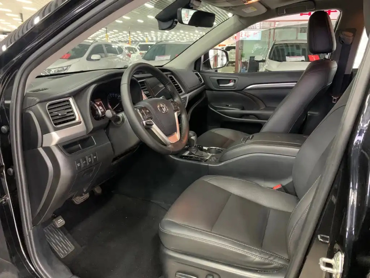 TOYOTA HIGHLANDER
