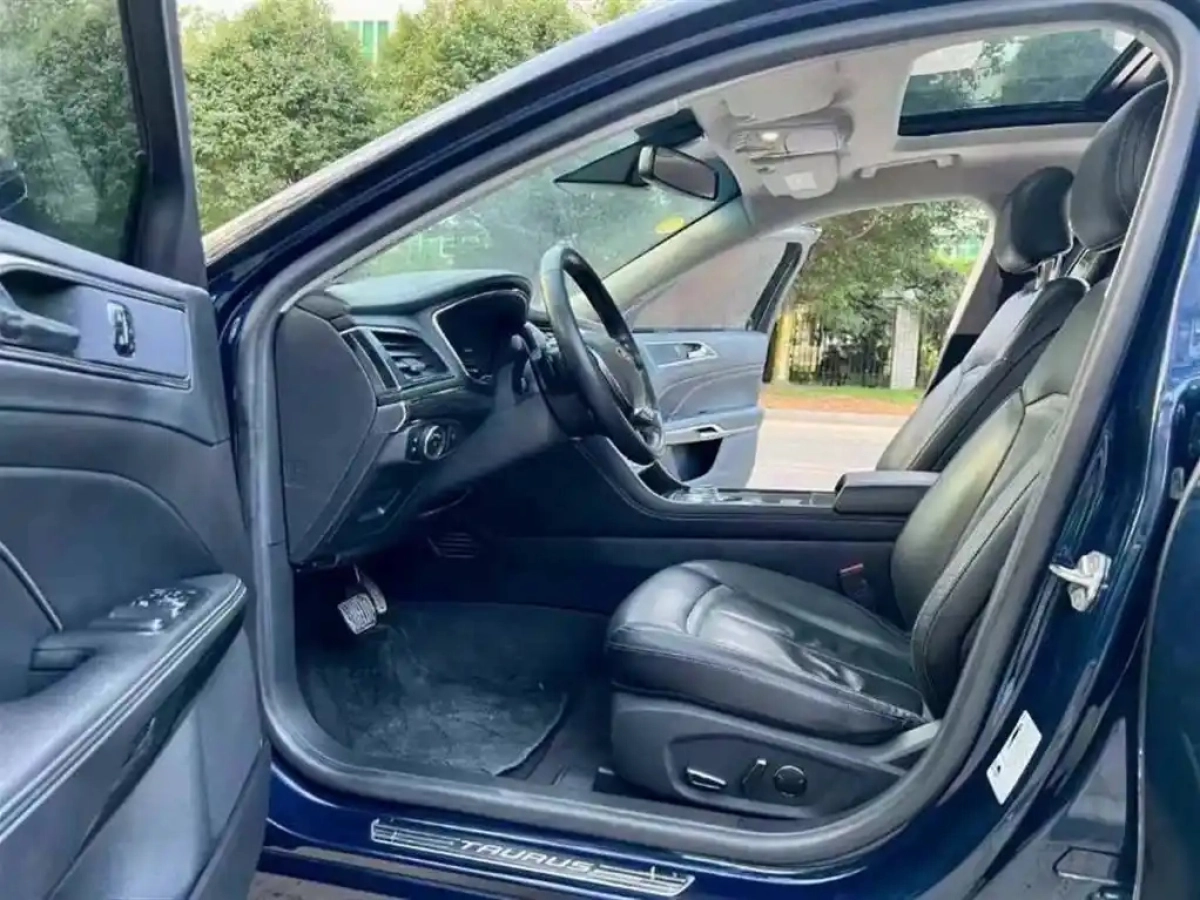 FORD TAURUS