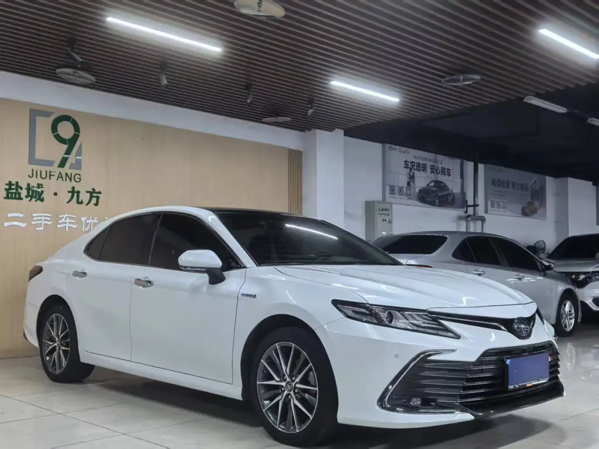TOYOTA CAMRY